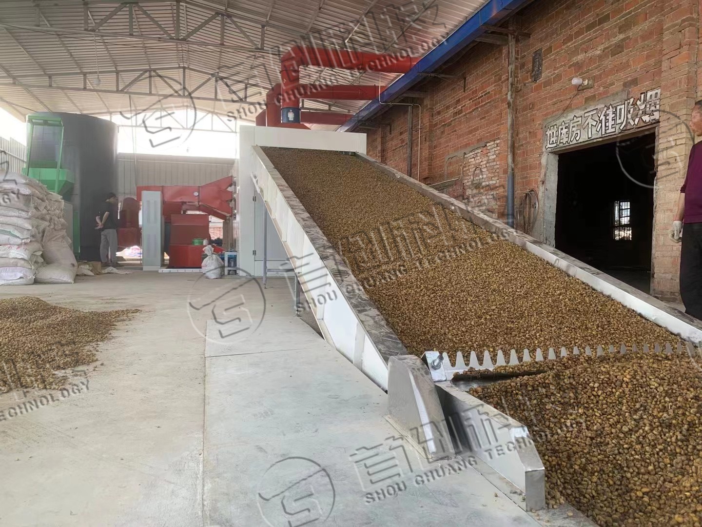 大型地黃烘干設(shè)備.jpg 大型地黃烘干設(shè)備.jpg